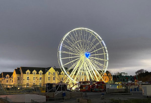 Curry's Giant Wheel has a ‘Heart Of Hope’ that shines for miles around Salthill - YourDaysOut